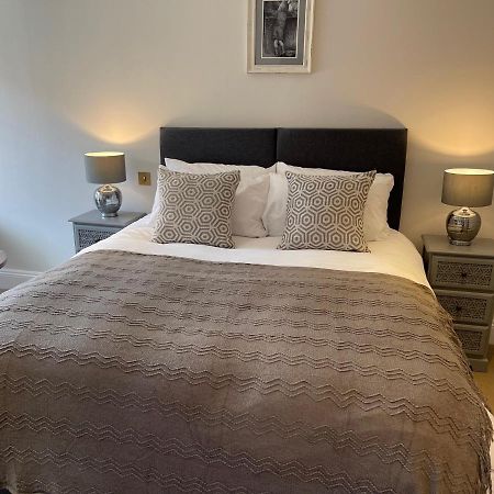 The Crown Of Cookham Hotel Buitenkant foto